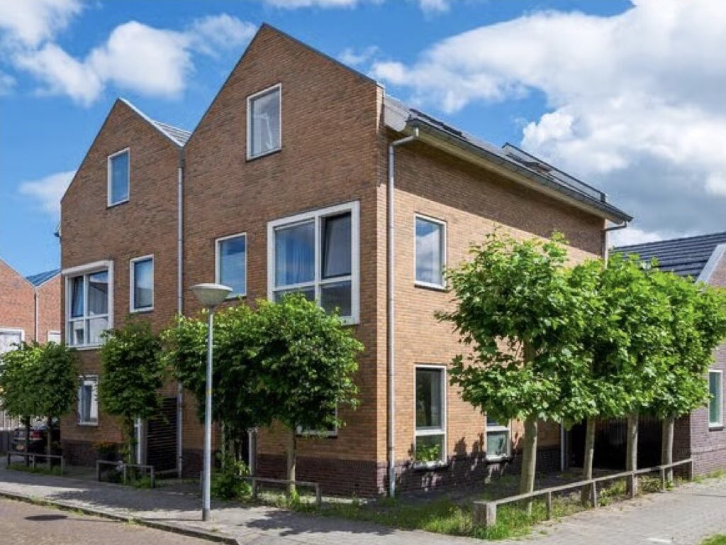 Expert property selling support service for expats in Almere with professional marketing